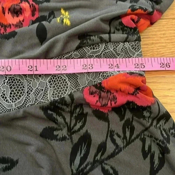 [5/5XL]Torrid Studio Knit Crew Neck Lace Inset Short Sleeve Peplum  Top - Picture 8 of 10